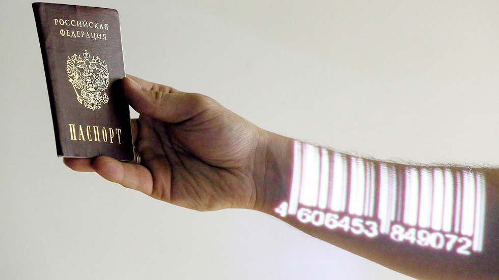 Конец бумажной эры: россиян хотят перевести на электронные паспорта