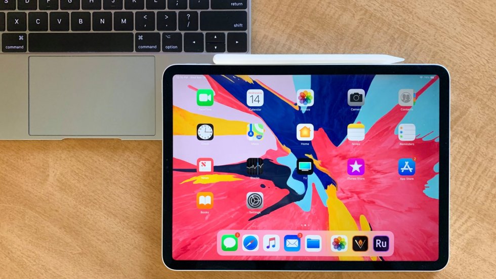 Сотрудники Apple сказали, что этот iPad Pro 2018 не изогнут и отказались менять его (видео)