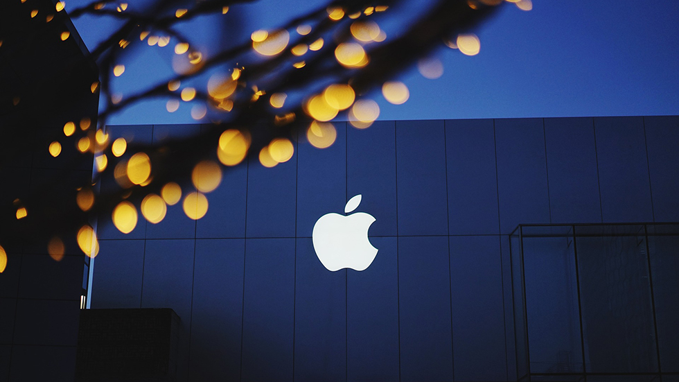 Apple отчиталась о крупнейшем падении продаж iPhone