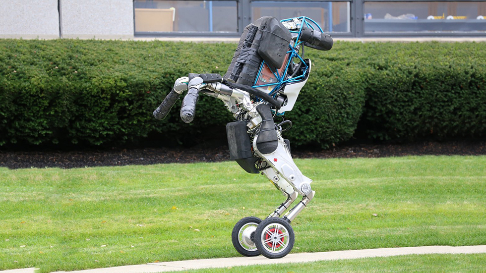 Грузчики напряглись: «робот-птица» Boston Dynamics заменяет рабочих (видео)