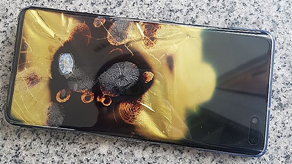 Первый пошел: Samsung Galaxy S10 5G загорелся