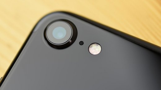 Двигающаяся сама по себе камера iPhone 7 позабавила и напугала пользователей