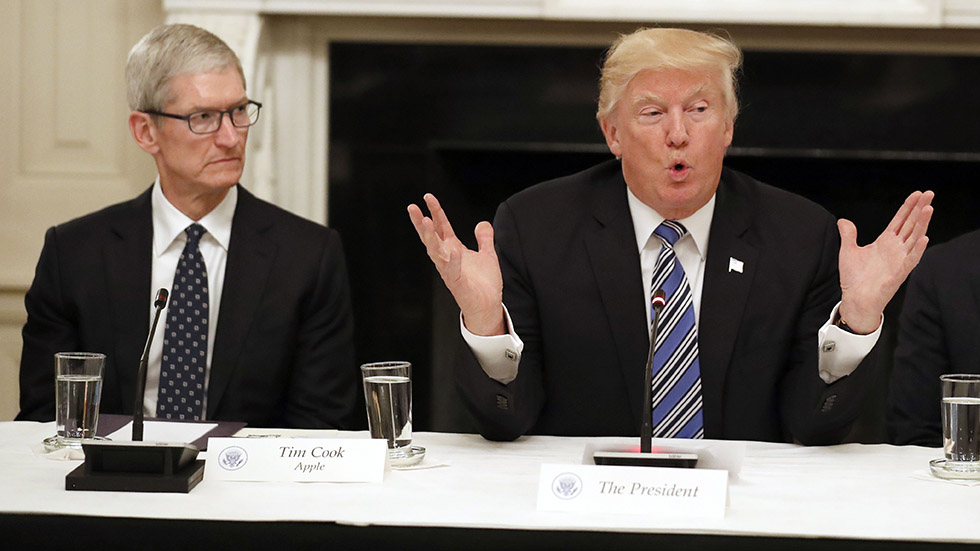 Трамп откусил от «Яблока». Акции Apple упали из-за решения президента США