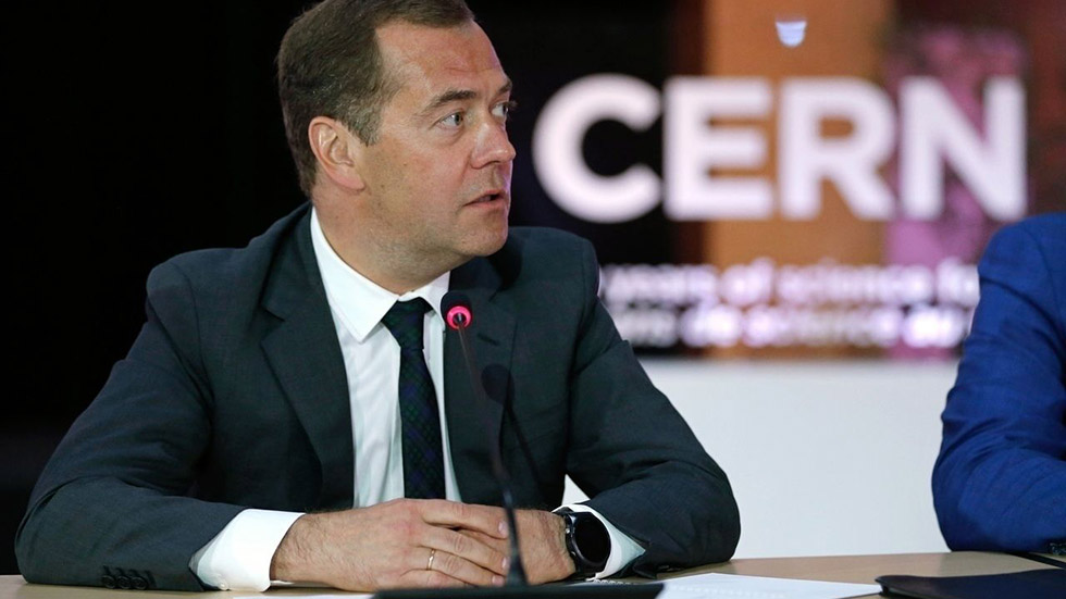 Медведев призвал мир бороться с хакерами
