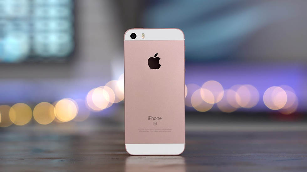 iPhone SE вернулся в продажу по сниженной цене. Стоит покупать?