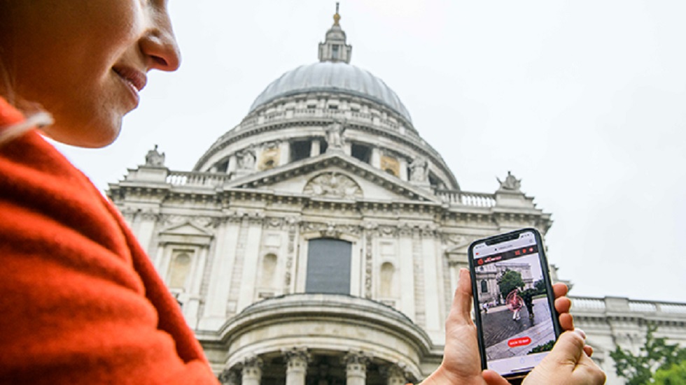 :tyobyf botn AR-токены от Vodaphone на улицах Лондона