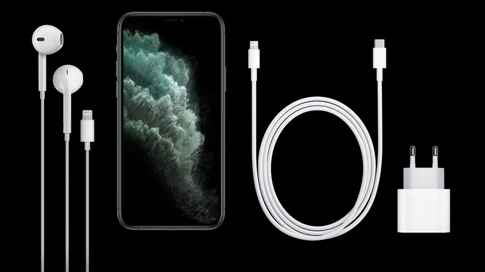 В комплекте iPhone 11 Pro есть зарядка на 18 Вт и переходник USB‑C/Lightning