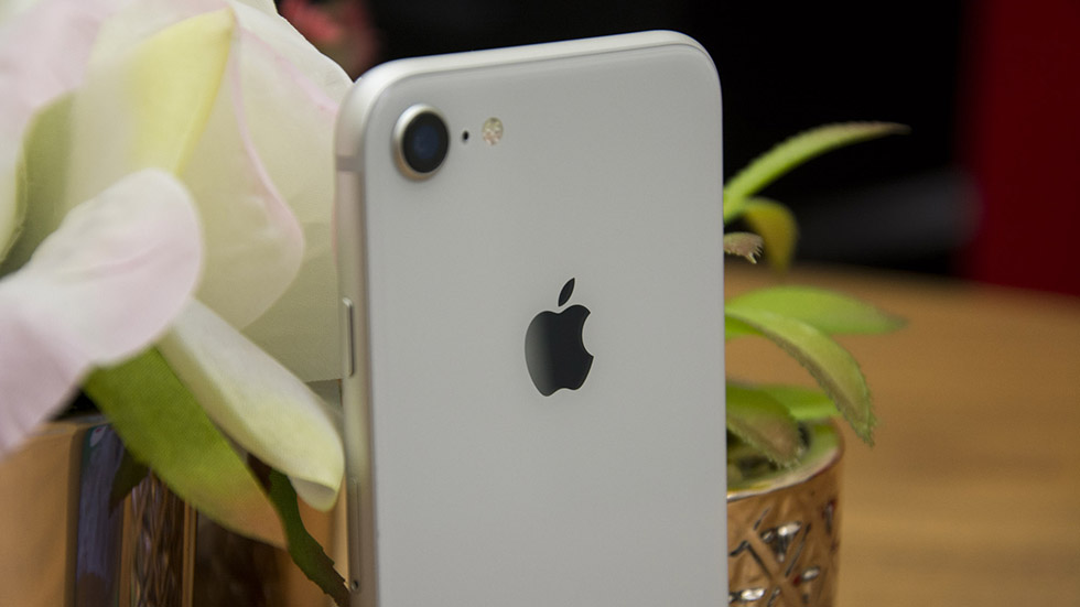 СМИ назвали iPhone SE 2 «дешевым». Но таким он будет только через год