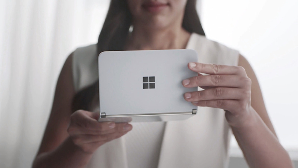 Surface Duo — новый смартфон Microsoft сразу с двумя экранами! Для кого это?