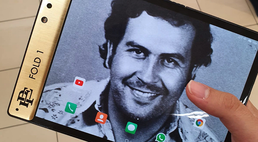 Брат наркобарона Пабло Эскобара выпустил складной смартфон для конкуренции с Apple