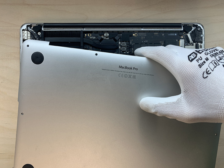 Снимаем заднюю крышку MacBook Pro Retina 2014