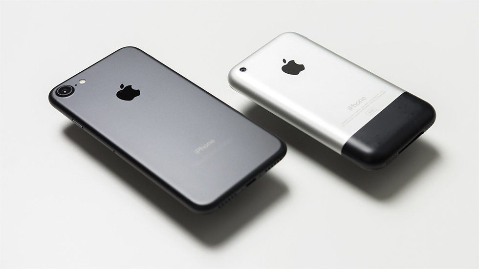 13 лет назад Стив Джобс представил первый iPhone. И тогда мир изменился