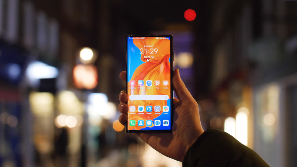 Huawei Mate XS — новый дичайше дорогой складной смартфон. Как вам?
