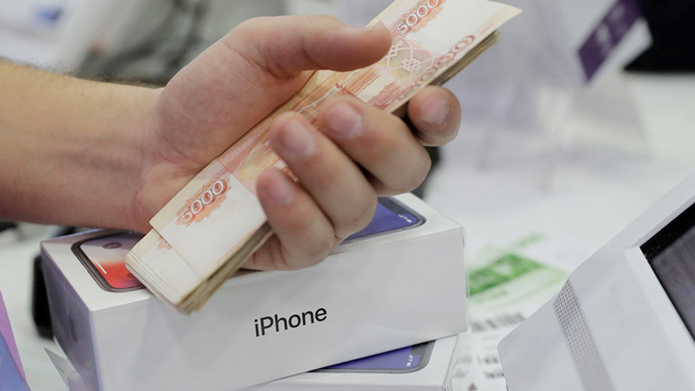 Apple впервые ограничила продажи iPhone. Не больше двух в одни руки