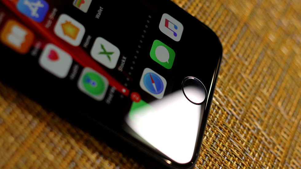 iPhone SE 2020 подешевел до 33 470 рублей — стоит поспешить