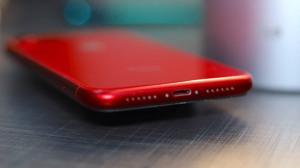 Пора чистить разъем Lightning на iPhone? Как это понять