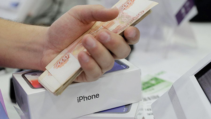 Россияне отложили покупку смартфонов