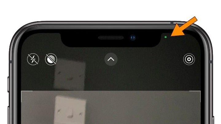 Что означает зеленая точка на айфоне возле батареи