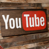 Бывшая сотрудница YouTube подала в суд на компанию из-за развития у неё расстройства психики