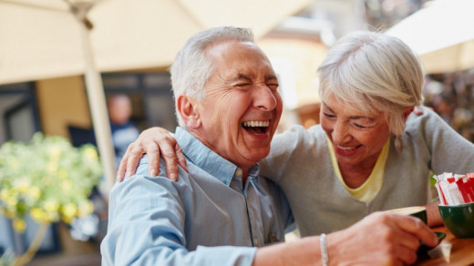 Счастливые пожилые люди