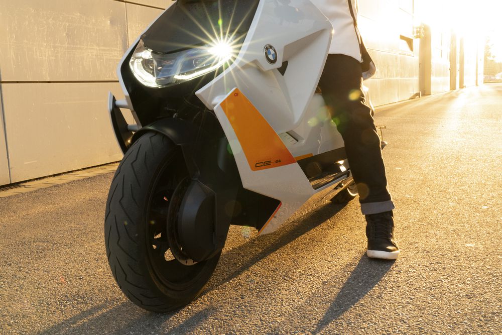 BMW показала свой новый электрический скутер