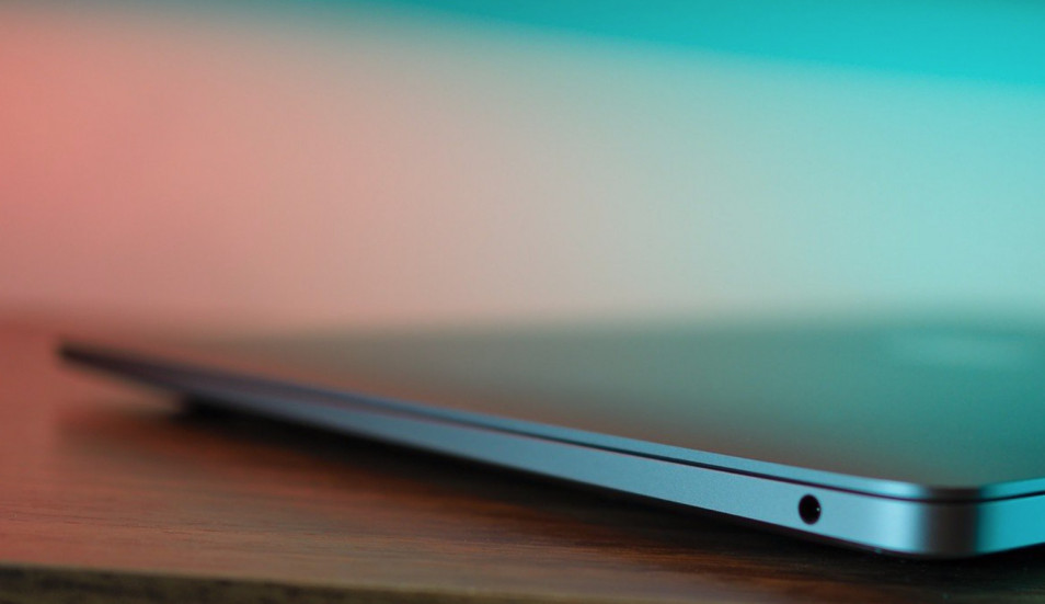 Apple хочет сделать MacBook водонепроницаемыми