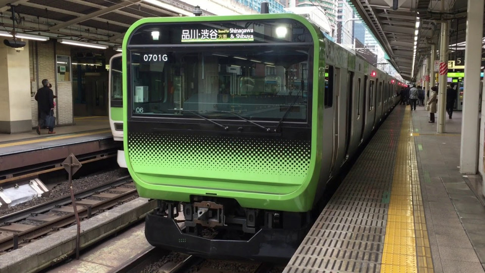 Поезд метро Токио