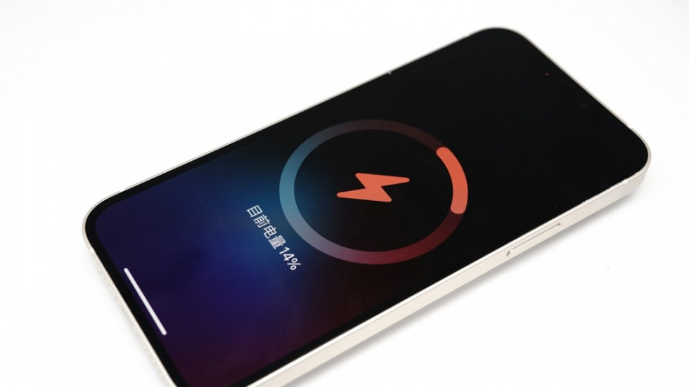 iOS 14.3 блокирует сторонние аксессуары для беспроводной зарядки на iPhone 12