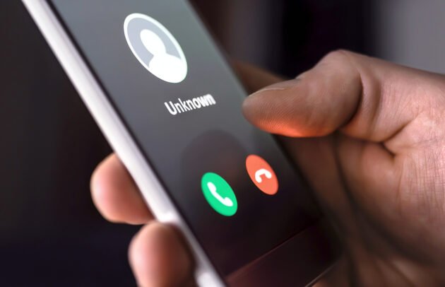 Как изменить голос на iPhone при звонке собеседнику?