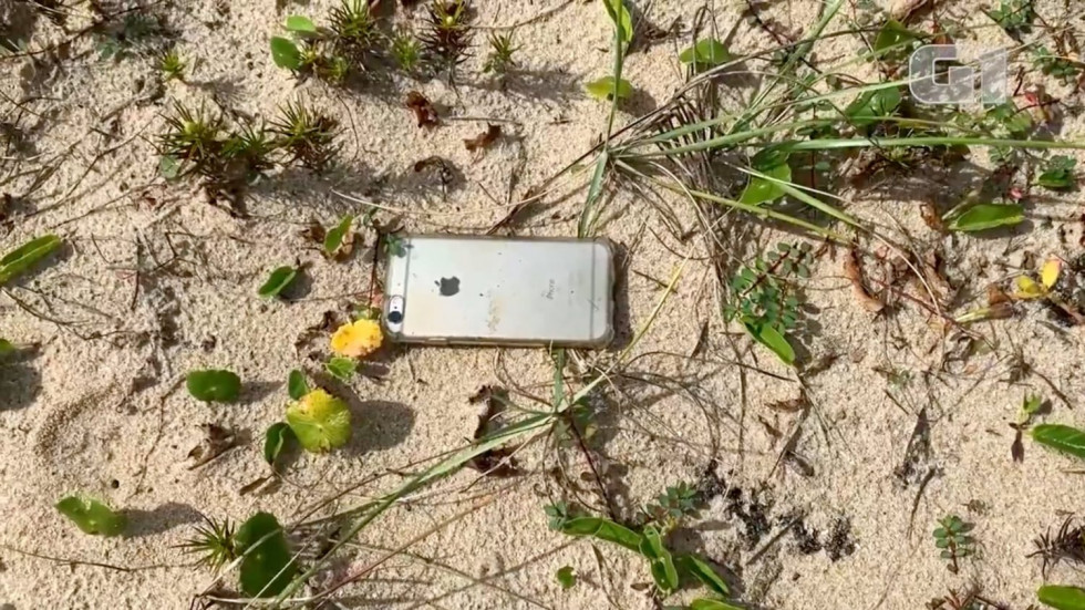 iPhone 6s выронили из самолёта, а он заснял падение и не разбился
