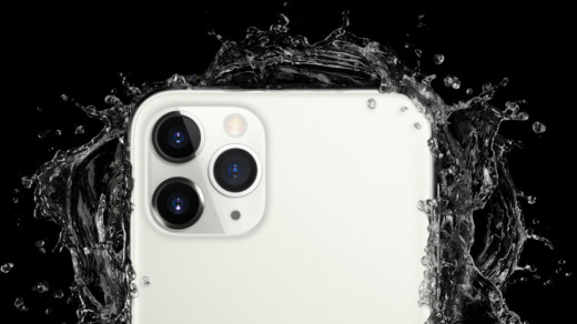 iPhone 12 под водой