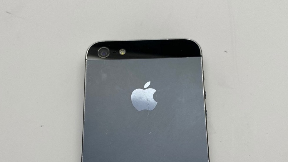 Редкие фото прототипа iPhone 5