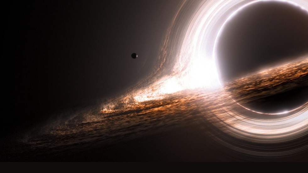 Легендарная фотография черной дыры стала более четкой и детальной, а еще нам показали путь к ней на видео