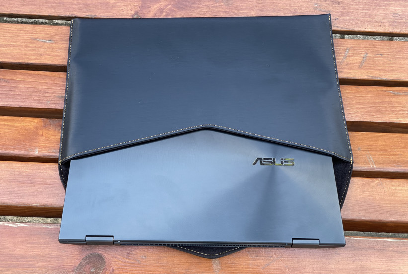 Asus ZenBook Flip 13 в чехле