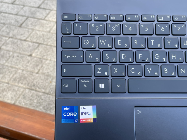 Клавиатура и сенсорная панель в ноутбуке Asus ZenBook Flip 13 UX363E