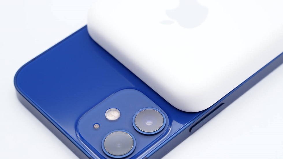 Как выглядит крошечный пауэрбанк MagSafe Battery Pack для iPhone 12 изнутри?