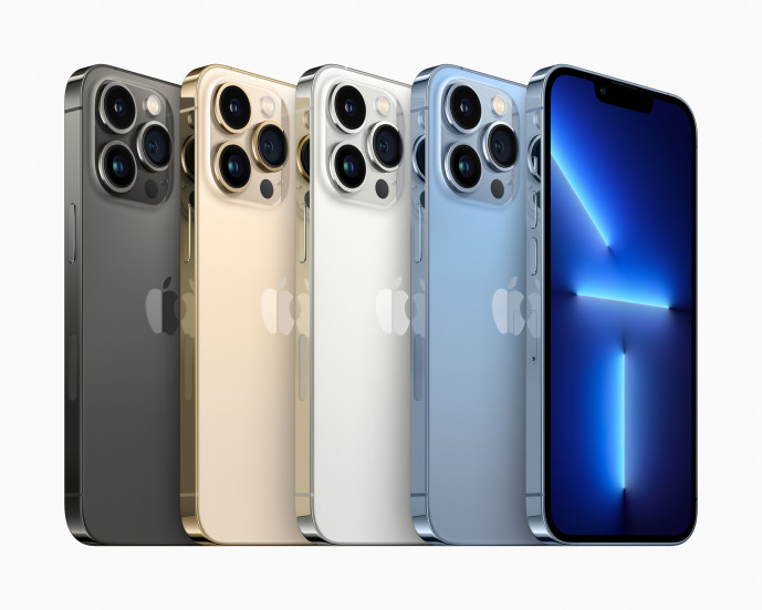 Айфон 13 Про и Айфон 13 Про Макс представлены в цветах: небесно-голубой, серебристый, золотой и графитовый