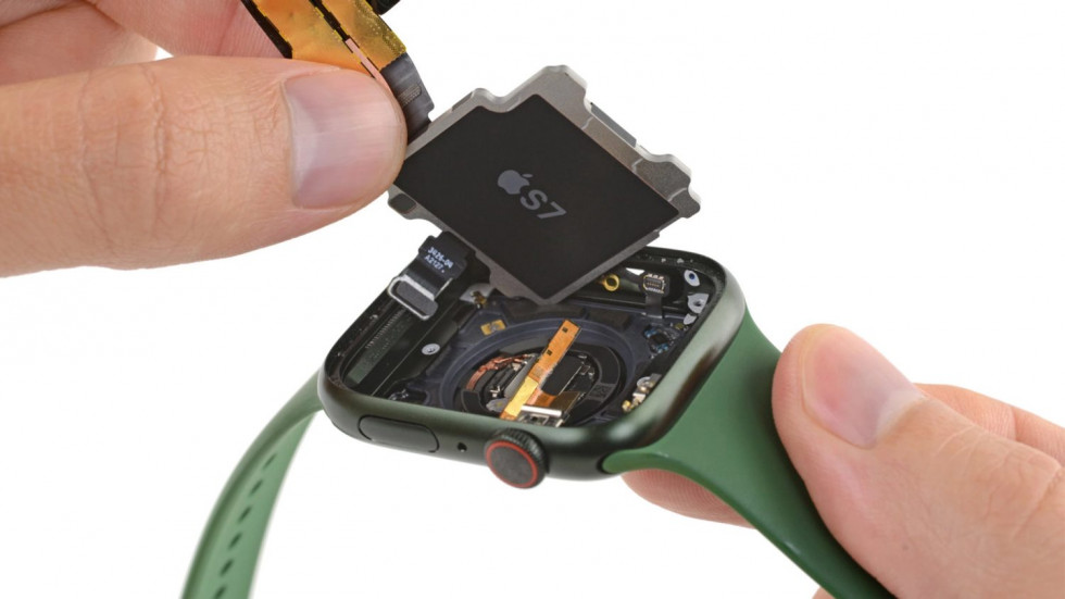 iFixit разобрали Apple Watch Series 7 и вынесли свой вердикт — 6 из 10 баллов