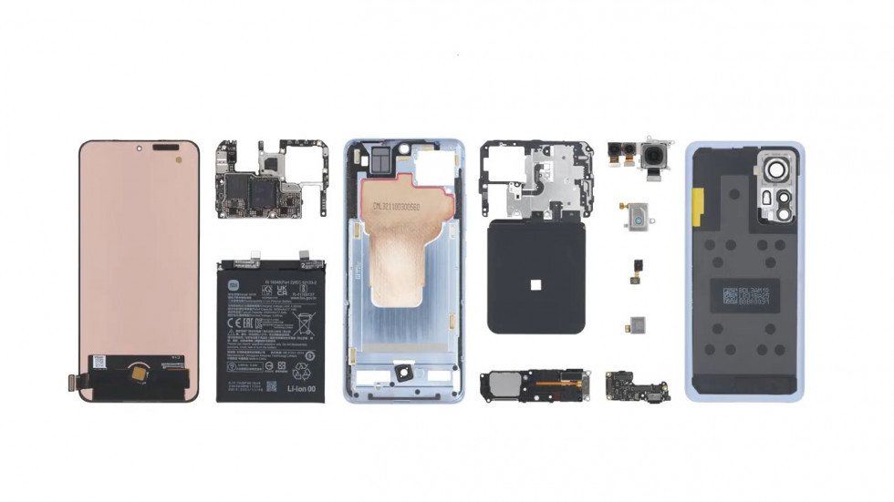 Xiaomi 12 и Xiaomi 12 Pro разобрали на видео — вот, какие смартфоны изнутри