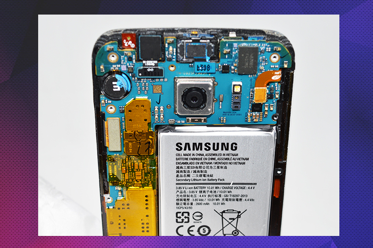Разобранный смартфон Samsung на запчасти 