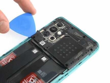 Вскрытие смартфона OnePlus 8T для замены аккумулятора
