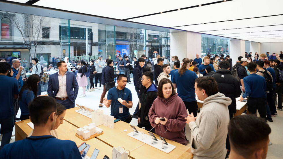 Внутри австралийского Apple Store в первый день продаж iPhone 15