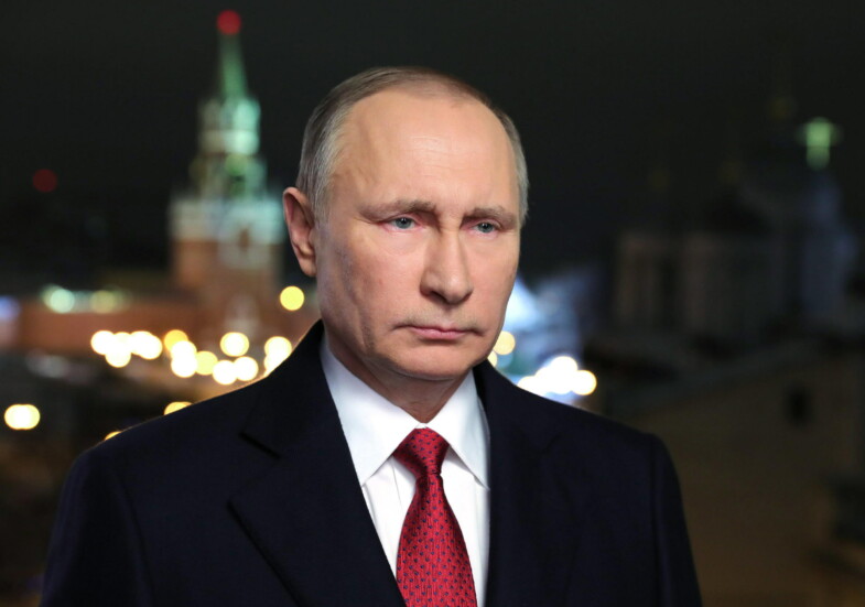 Путин Владимир Владимирович на фоне Кремля
