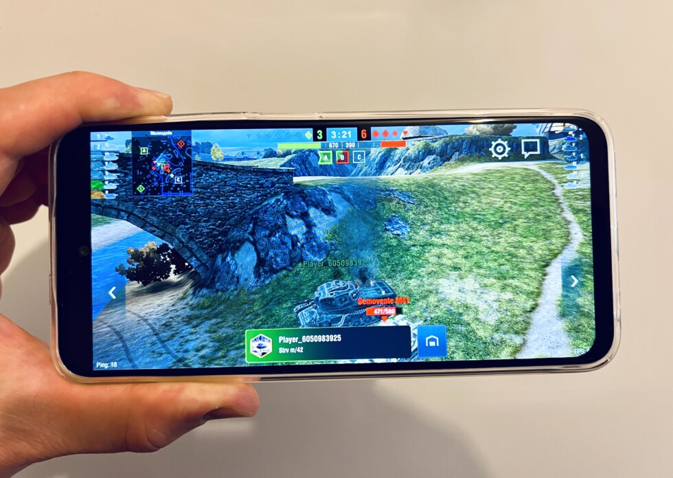 Игра Танки Tanks Blitz на смартфоне Tecno Spark Go 1